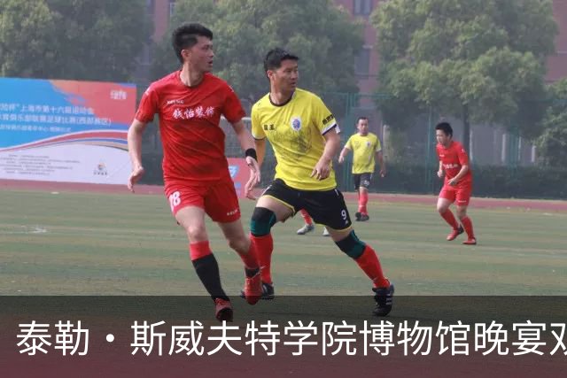 泰勒·斯威夫特学院博物馆晚宴双蓝造型献唱